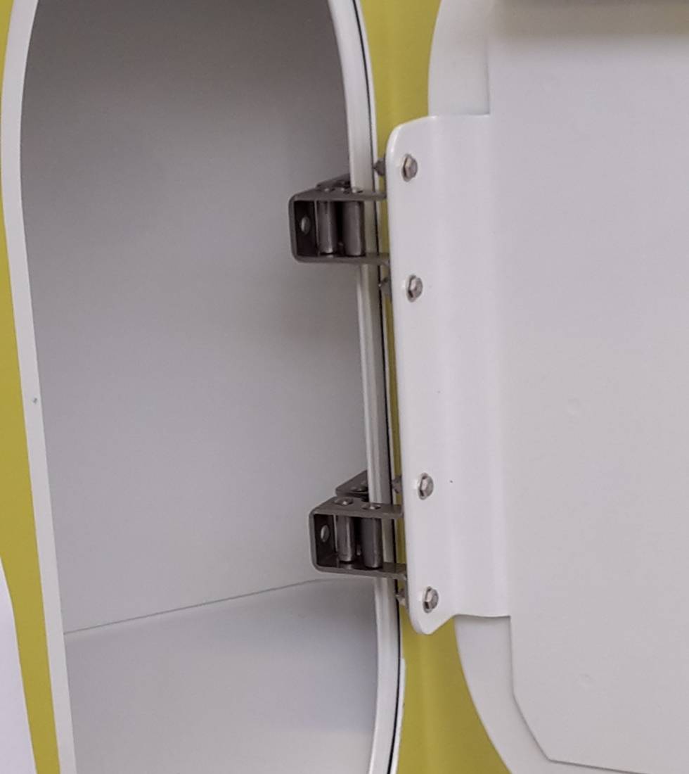 La trappe d’une borne de chargement pour véhicules électriques